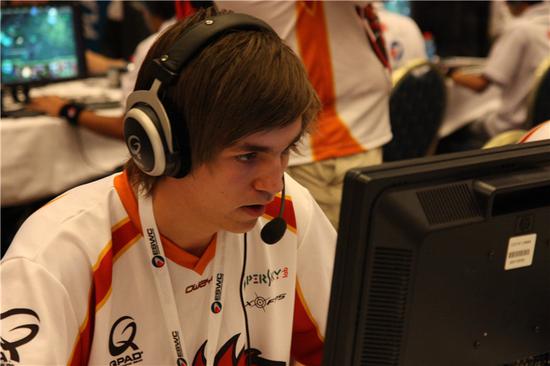 探索风暴英雄新插画的熟悉魅力